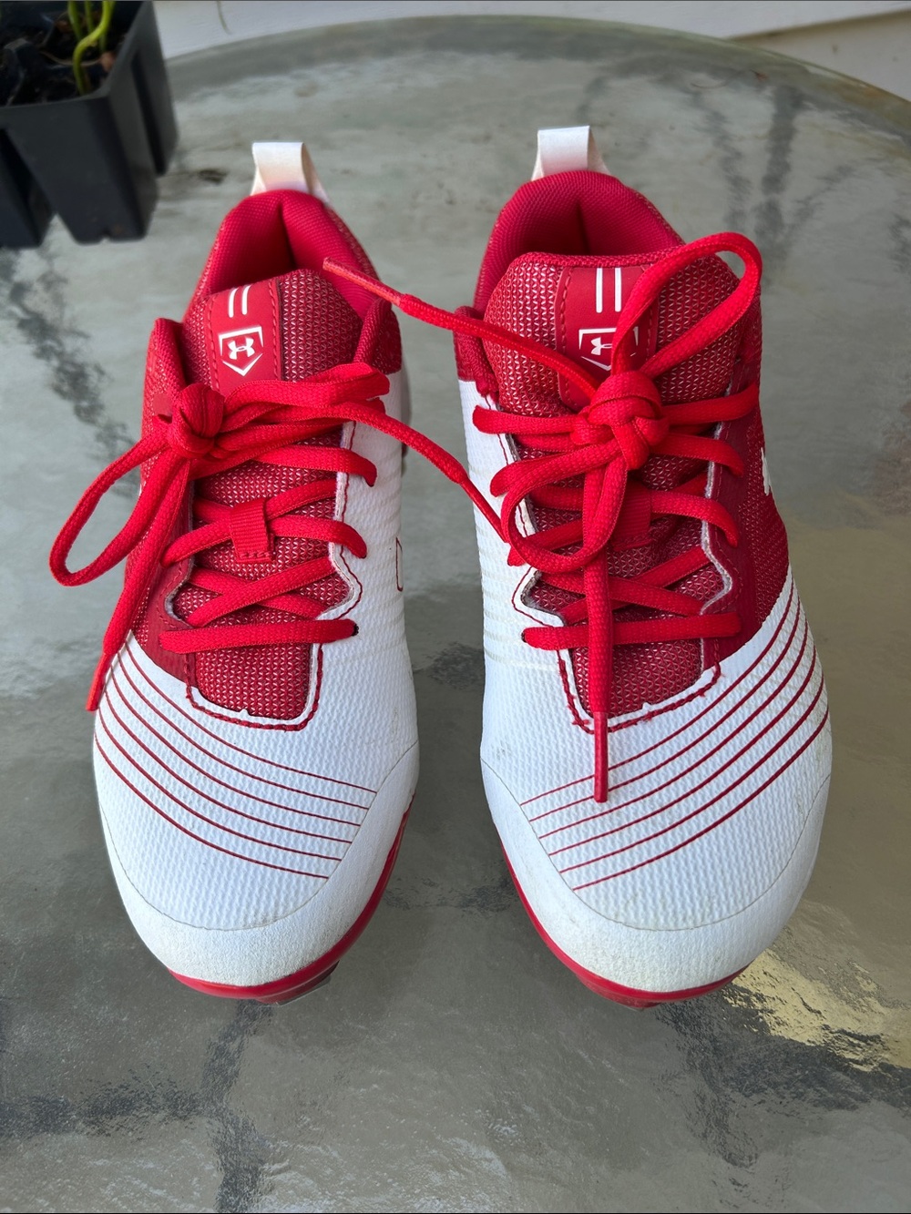 Under Armour Women's Glyde ST Softball Cleats, White/Red, Size 6.5